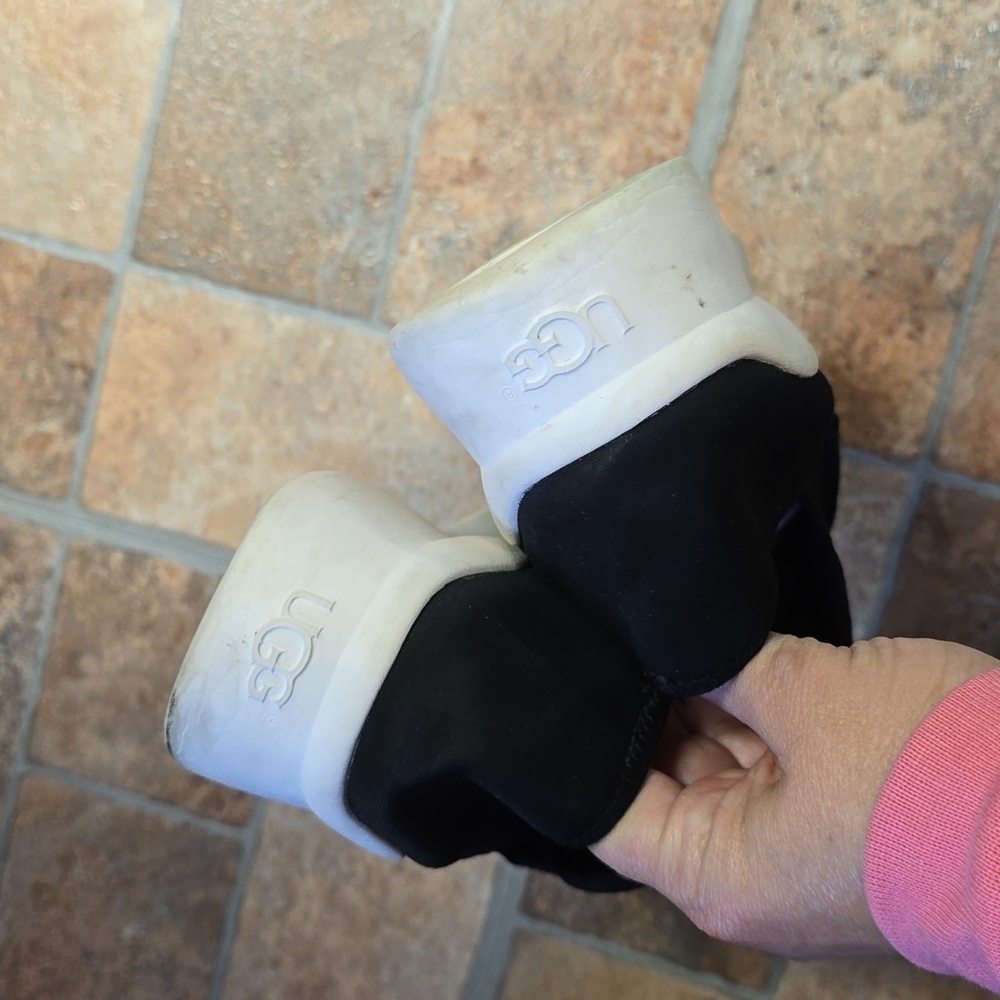 UGG |Kinney Sneakers | Size 7.5​ - Picture 4 of 8